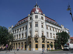 The completely renovated Post Palace ("Postapalota") now shines in its old splendor again - Nagykőrös, Ungheria