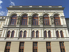 Statue of István Széchenyi, and the Franz Liszt Culture and Conference Center - Sopron, Ungheria