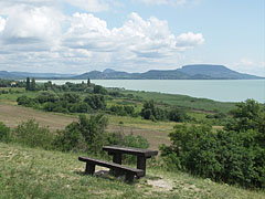 The Szigliget Bay of Lake Balaton and some butte (or inselberg) hills of the Balaton Uplands, viewed from the "Szépkilátó" lookout point - Balatongyörök, Unkari