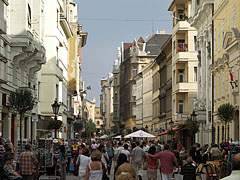 Pedestrian thoroughfare (pedestrian-only street) - Budimpešta, Madžarska