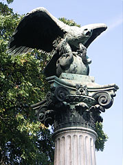 Statue of a mythical turul bird at the eastern foot of Gellért Hill - Budimpešta, Madžarska