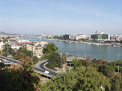 Tabán Quarter, the Döbrentei Square and the two banks of River Danube (from the eastern side of Gellért Hill) - Budimpešta, Madžarska