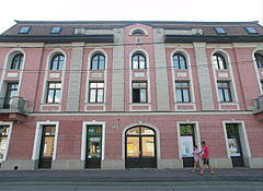 The historicist style building is the former Petőfi Sándor Cultural Center - Dunakeszi, Madžarska