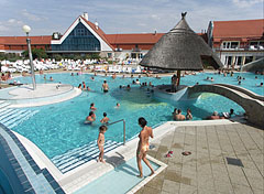 Outdoor adventure pools with 28°C temperature water - Kehidakustány, Madžarska