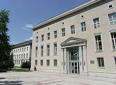 The main building of the College of International Management and Business (since 2001 a faculty of the Budapest Business School) - Budapeszt, Węgry