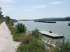 The riverbank of Danube on the Népsziget (literally "People's Island") - Будапеща, Унгария