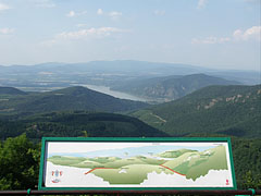 The view of the Visegrád Mountain Range, the Börzsöny Mountains and the Danibe River from the Dobogó-kő peak - Dobogókő, Унгария