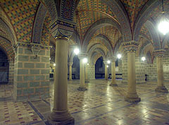 The columns of the late-11th-centiry-built five-aisled lower church or crypt - Pécs, Унгария