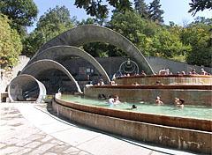 Real retro atmosphere at the terraced pools of Lepence thermal bath - Visegrád, Унгария