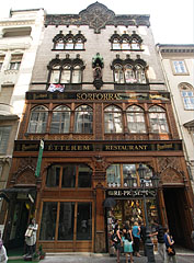 The "Sörforrás House" (formerly Kralovánszky tenement house) - Boedapest, Hongarije