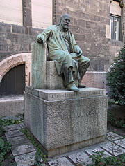 Statue of Ödön Lechner Hungarian architect - Boedapest, Hongarije