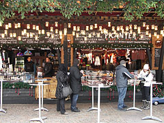 Christmas fair at the Saint Stephen's Basilica - Boedapest, Hongarije