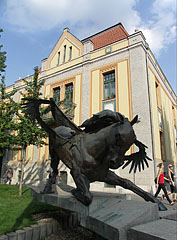 The horse statue called "Tálos" (the Hungarian word means "steed" and "shaman" as well) - Boedapest, Hongarije