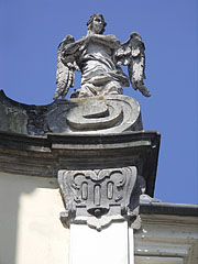 Stone statue of an angel on the Roman Catholic Main Church - Jászberény, Hongarije