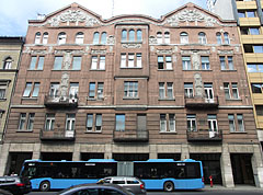 Art Nouveau style five-storey residental building - Budapest, Ungari