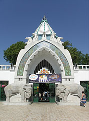 Main Entrance - Budapest, Ungari