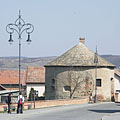 Both the brick wall and the circular bastion-museum are remained parts of the former Castle of Szécsény - Szécsény, Ungern