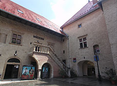 The inner courtyard of the late renaissance castle - Szerencs, Ungern