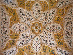 Typical Hungarian secession style (in other words Art Nouveau) patterns and motifs at the entrance, on the ceiling - Βουδαπέστη, Ουγγαρία