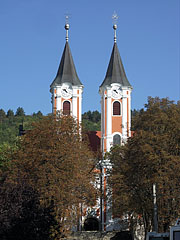 The towers (steeples) of the Pilgrim Church through the trees - Máriagyűd, Ουγγαρία