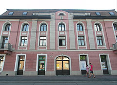 The historicist style building is the former Petőfi Sándor Cultural Center - Dunakeszi, 匈牙利