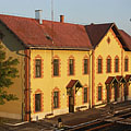 The yellow older building of the Mátészalka Railway Station (today it is a railway history museum) - Mátészalka, Mađarska