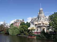 A Nemzeti Múzeum ("Risjksmuseum") melletti gracht a hídról - Amszterdam, Hollandia