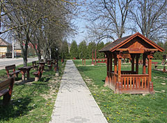 Park a faluközpontban - Csővár, Magyarország