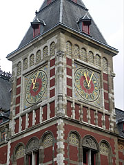 The tower of the Centraal Station (Central Train Station) - Amsterodam, Nizozemsko