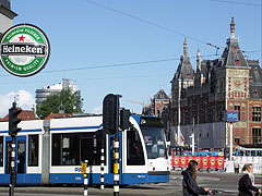 The Stationplein (square) with the train station - Amsterodam, Nizozemsko