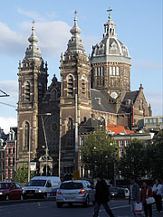 The Sint Nicolaaskerk (St. Nicholas Church), viewed from the square - Amsterodam, Nizozemsko