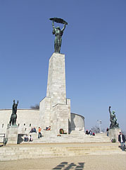 Statue of Liberty on the top of Gellért Hill - Budapešť, Maďarsko