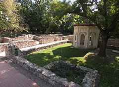 The ruins of the mediaeval St. Margaret's Dominican monastery and church, the so-called "middle garden" part of the former building complex - Budapešť, Maďarsko