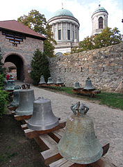 Exhibited bells in the castle, and farther the dome and the belltower of Esztergom Basilica can be seen. - Esztergom (Ostřihom), Maďarsko