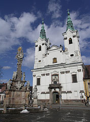 Saint Anne's Piarist Church and the Holy Trinity column - Vác (Vacov), Maďarsko