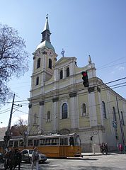 The neoclassical baroque style Roman Catholic Visitation of Our Lady Parish Church of Újlak ("Újlaki Sarlós Boldogasszony plébániatemplom")    A klasszicizáló barokk stílusú római katolikus Újlaki Sarlós Boldogasszony plébániatemplom - Budapešť, Maďarsko