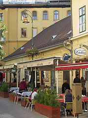 "Kék Fazék" Snack Bar (literally "Blue Pot Snack Bar") - Budapešť, Maďarsko