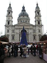 Christmas fair at the St. Stephen's Basilica - Budapešť, Maďarsko