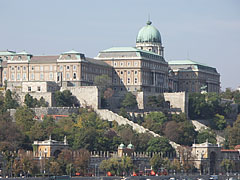 The sight of the Buda Castle Palace from Pest - Budapešť, Maďarsko