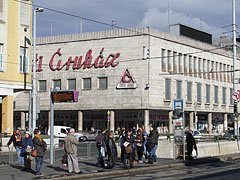 Tram station and the State Department Store of Újpest ("Újpesti Állami Áruház") - Budapešť, Maďarsko