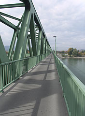 Újpest Railway Bridge (in Hungarian "Újpesti vasúti híd"), also known as the Northern Railway Bridge - Budapešť, Maďarsko