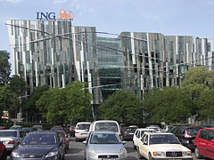 The modern all-glass building of the ING Insurance Company - Budapešť, Maďarsko