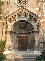 The main entrance of the Our Lady of Hungary Parish Church ("Magyarok Nagyasszonya főplébániatemplom") of Rákospalota - Budapešť, Maďarsko