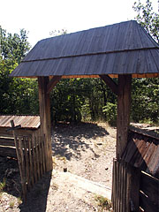 The wooden gate of the Greek Catholic Church of Mándok - Szentendre, Maďarsko