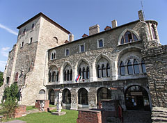 Tower of the Tata Castle (in reality it is the inner castle itself), including the Kuny Domokos County Museum - Tata, Maďarsko