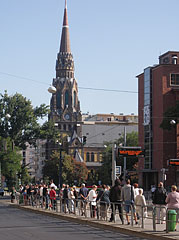 The stop of the tram 14 and the St. Ladislaus Church - Budapeşte, Macaristan