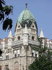 The corner turret of the castle-like so-called Sváb House or Swabian House - Budapeşte, Macaristan