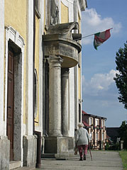 The entrance of the Saint Michael's Church - Dunakeszi, Macaristan