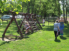 Grassy playground with swing frames - Gödöllő Hills (Gödöllői-dombság), Macaristan