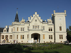 The Tudor (English gothic) and romantic style Nádasdy Mansion - Nádasdladány, Macaristan